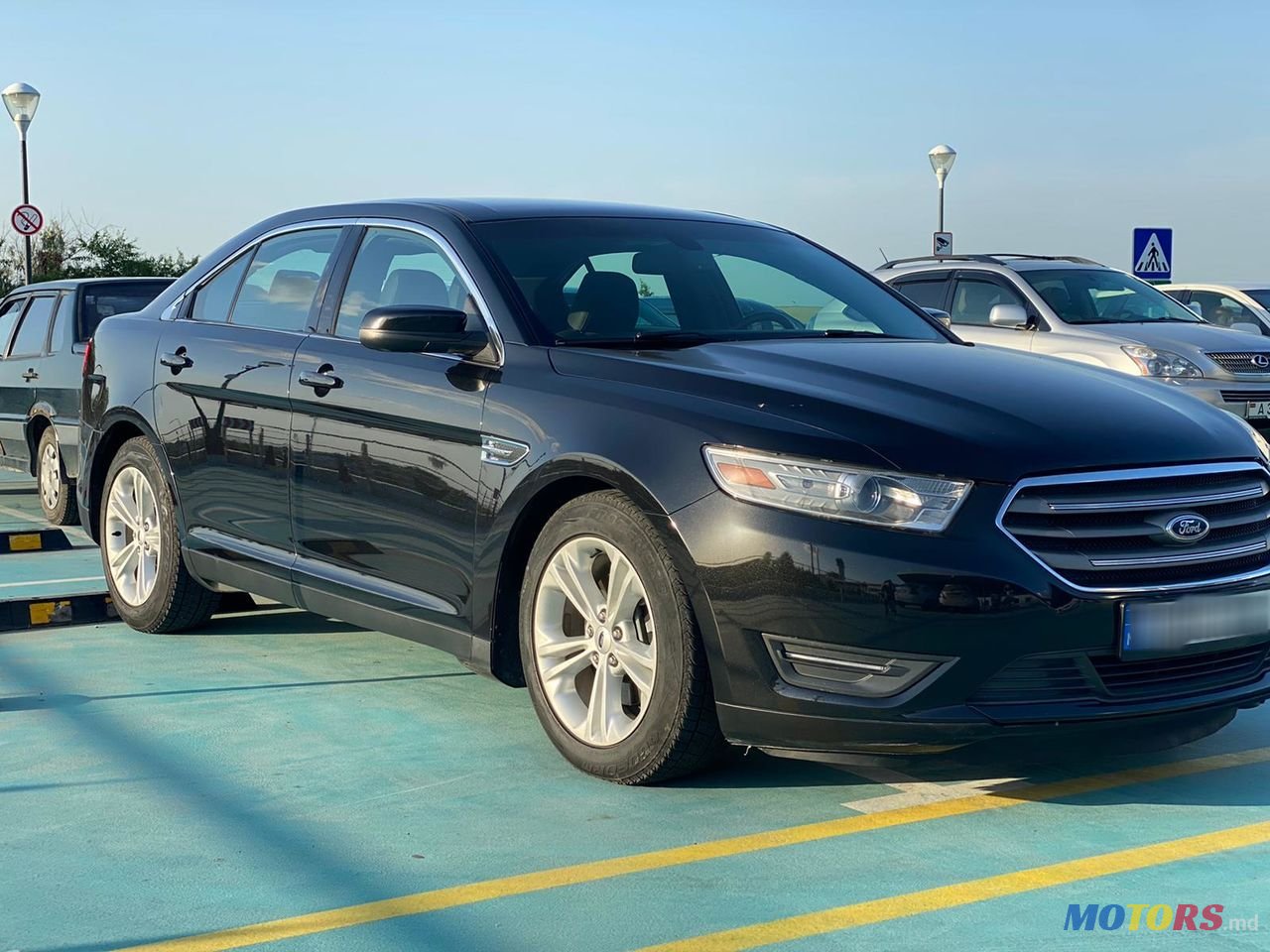 2015' Ford Taurus photo #2