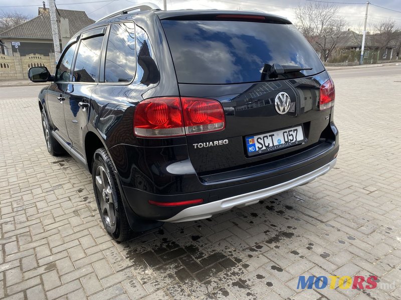 2005' Volkswagen Touareg photo #3