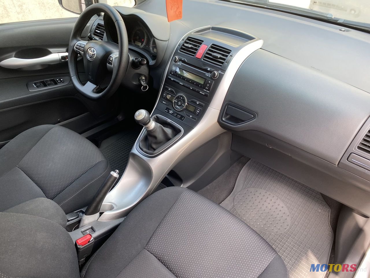 2011' Toyota Auris photo #6