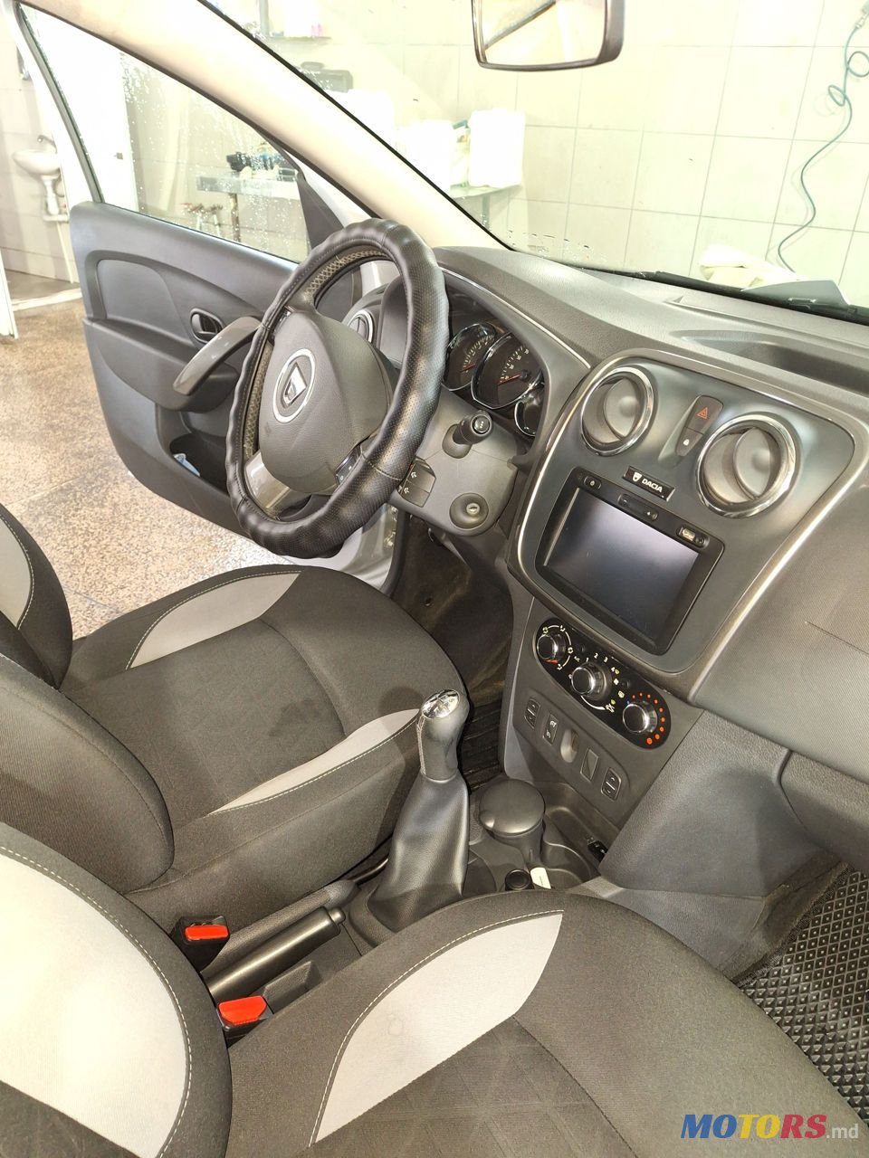 2015' Dacia Sandero photo #2