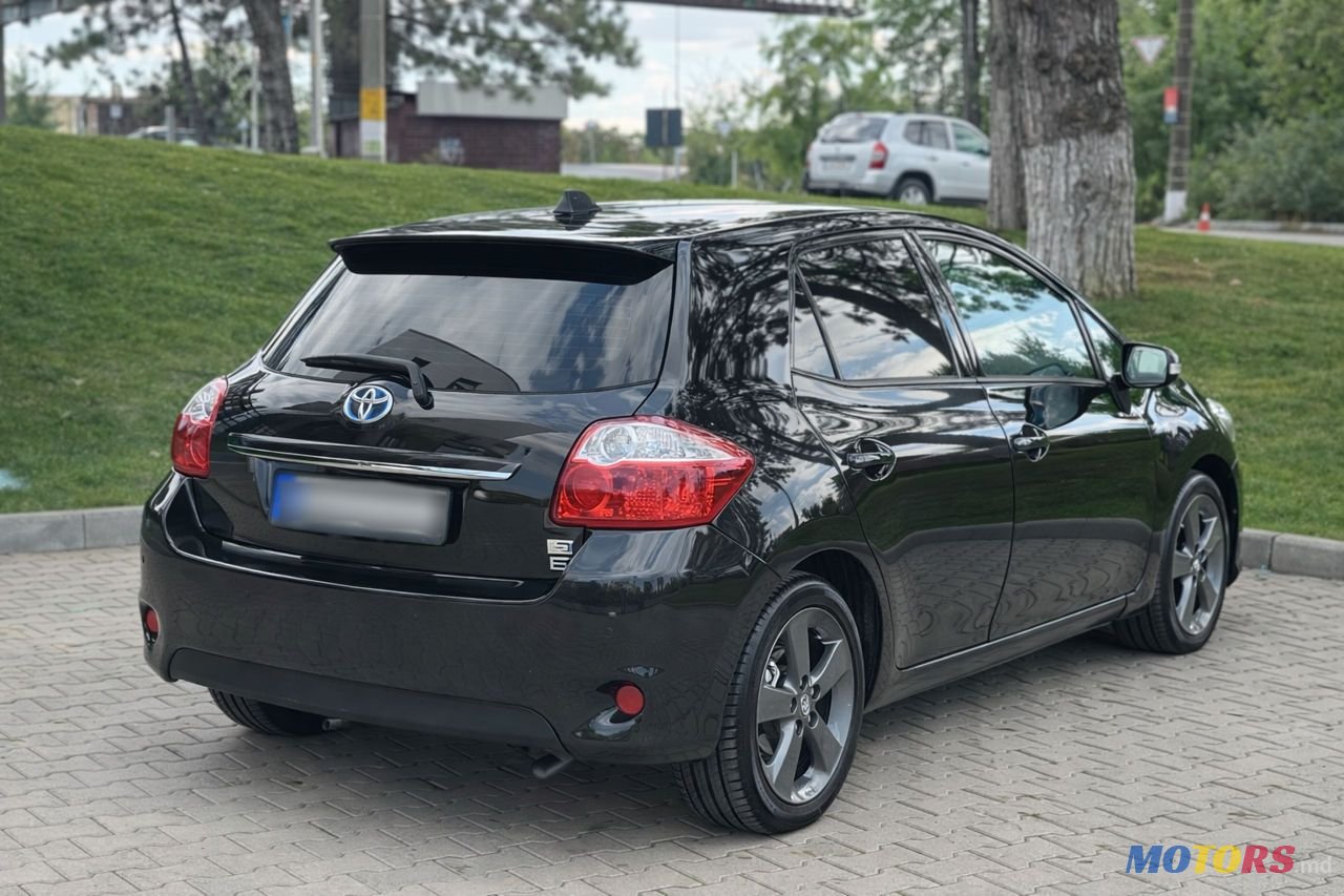 2011' Toyota Auris photo #4