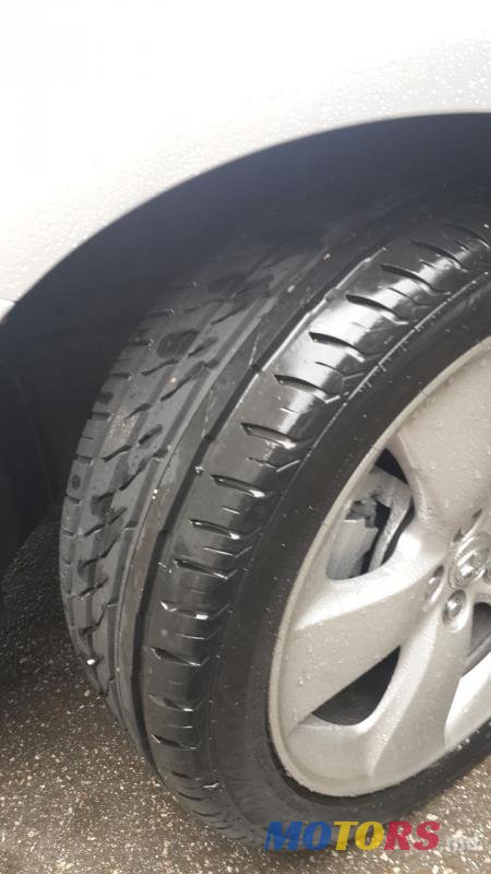 2010' Toyota Prius photo #7