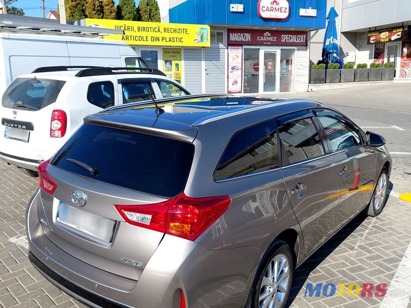 2014' Toyota Auris photo #2