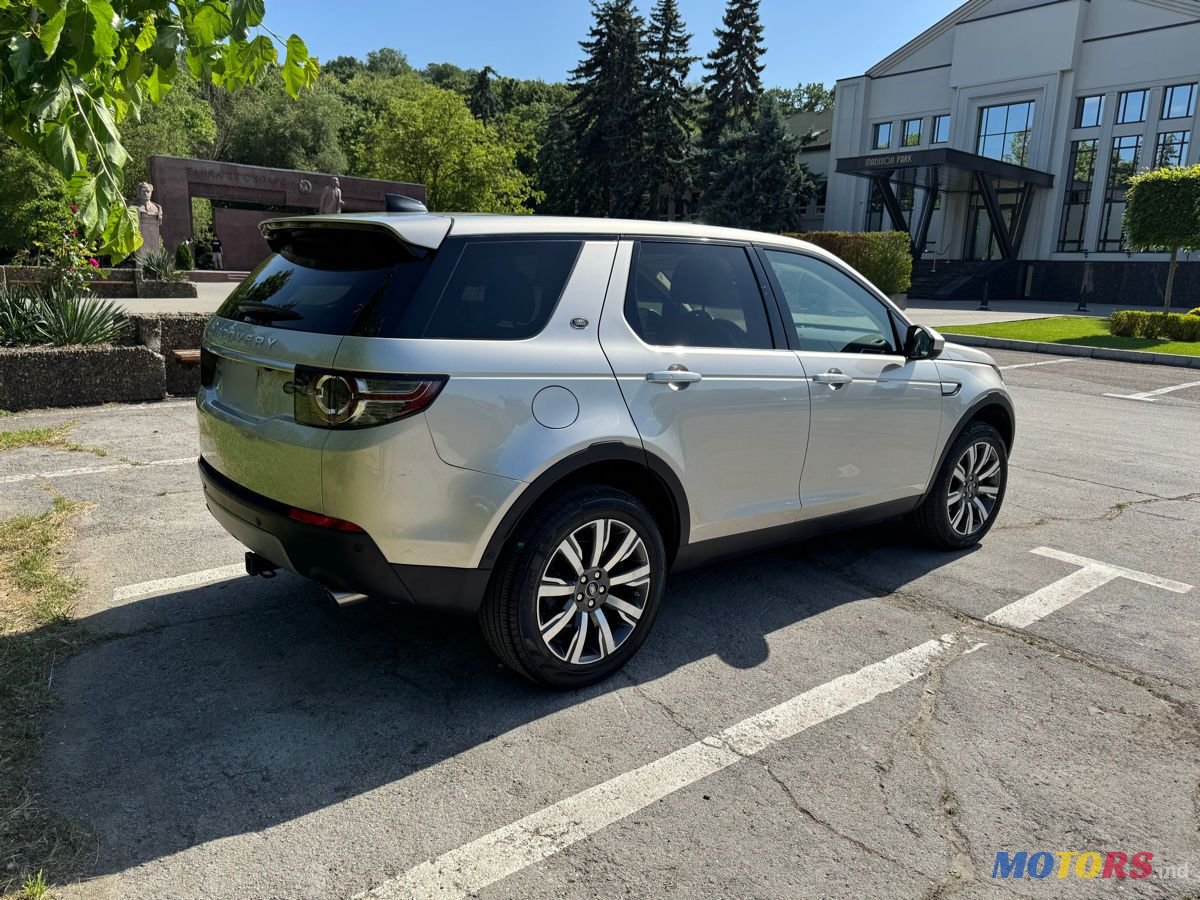 2017' Land Rover Discovery Sport photo #3