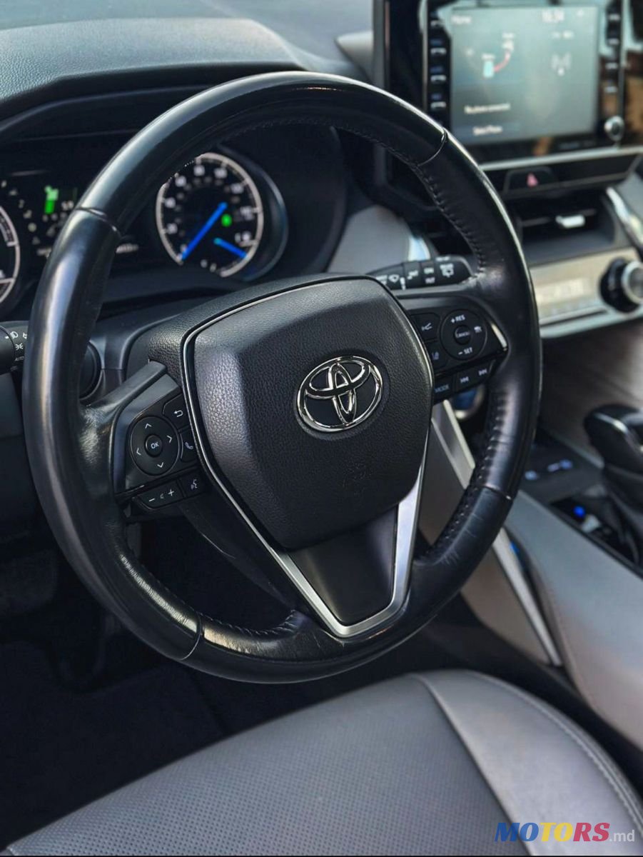 2021' Toyota Venza photo #2