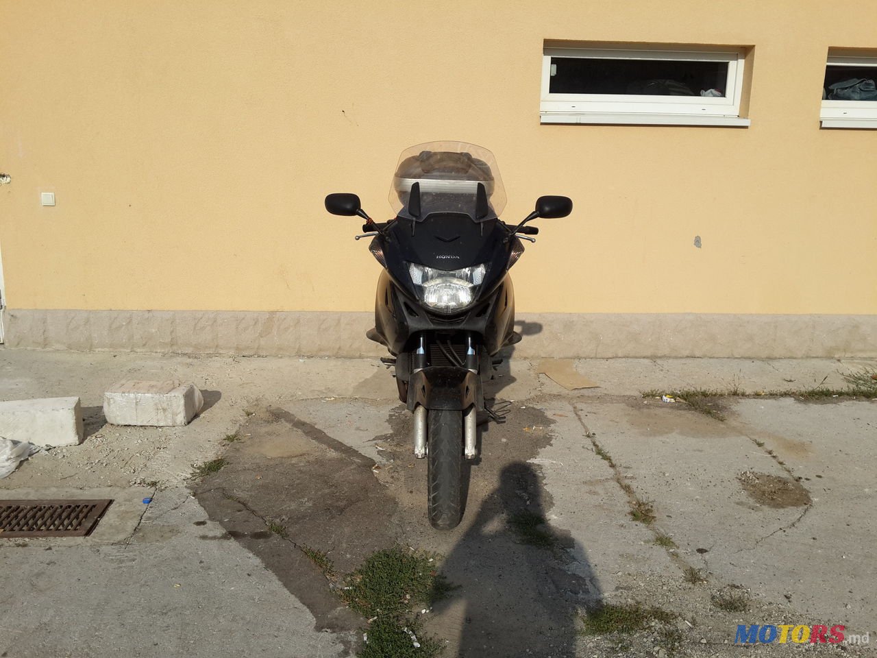 2006' Honda Deauville 700 photo #3