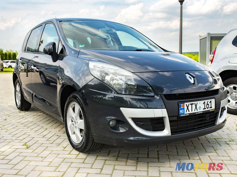 2010' Renault Scenic photo #1