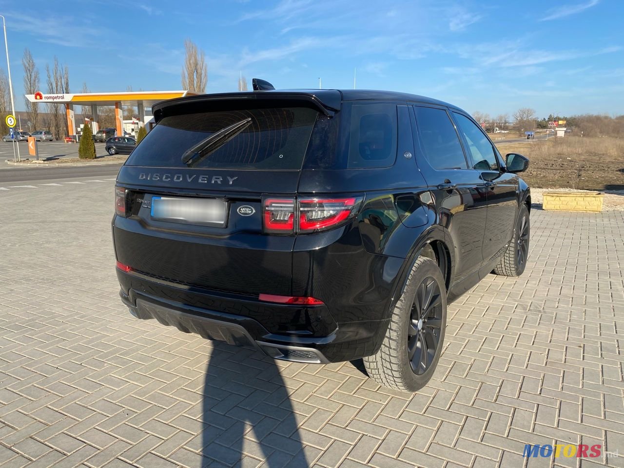 2020' Land Rover Discovery Sport photo #5