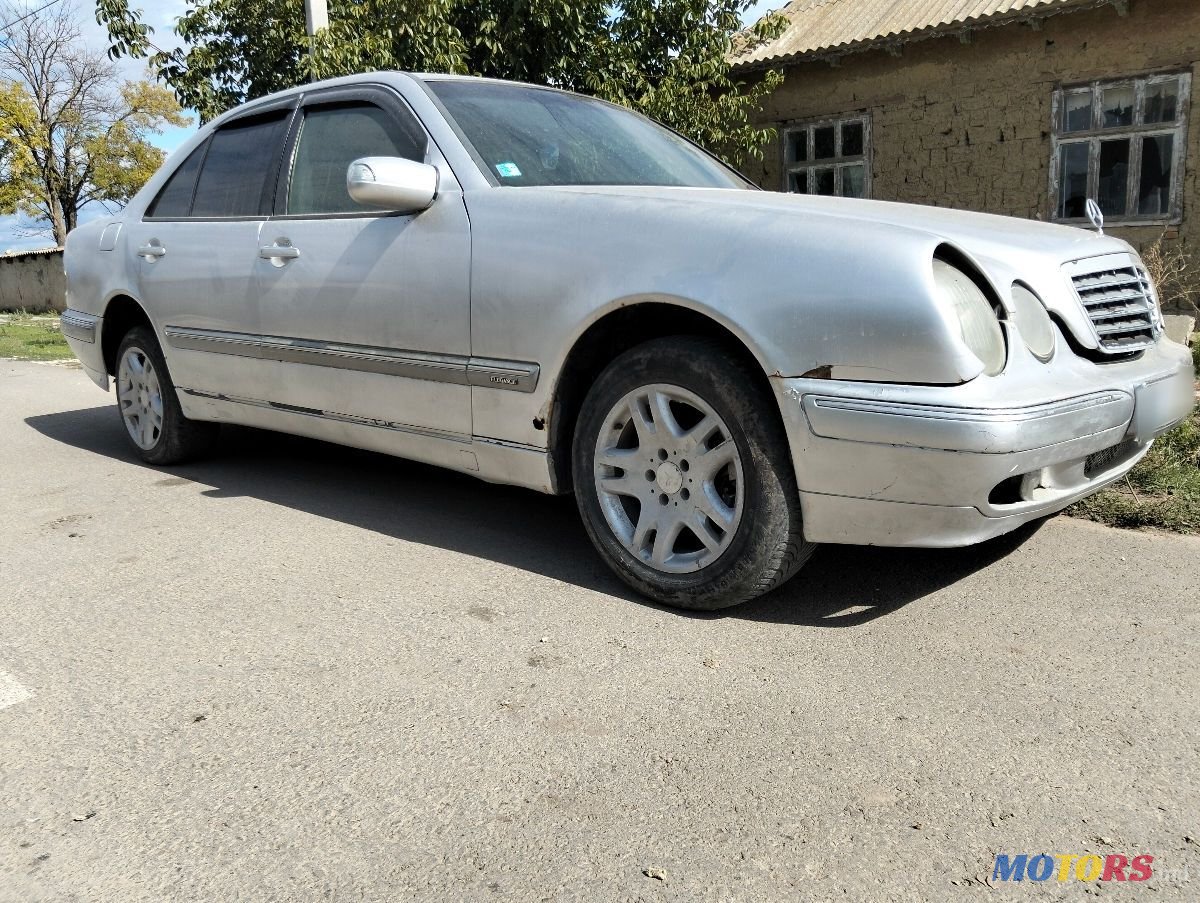 2001' Mercedes-Benz E-Class photo #1