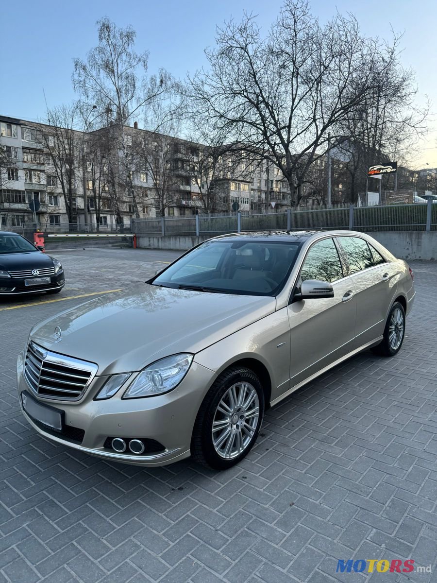 2011' Mercedes-Benz E-Class photo #3