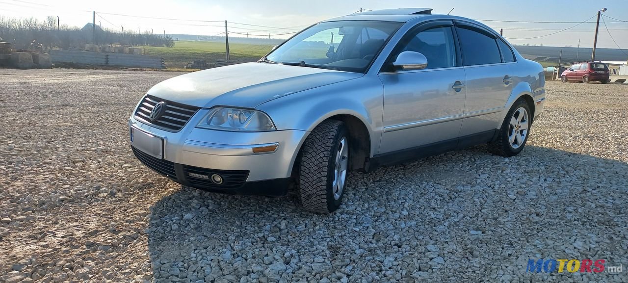 2004' Volkswagen Passat photo #2