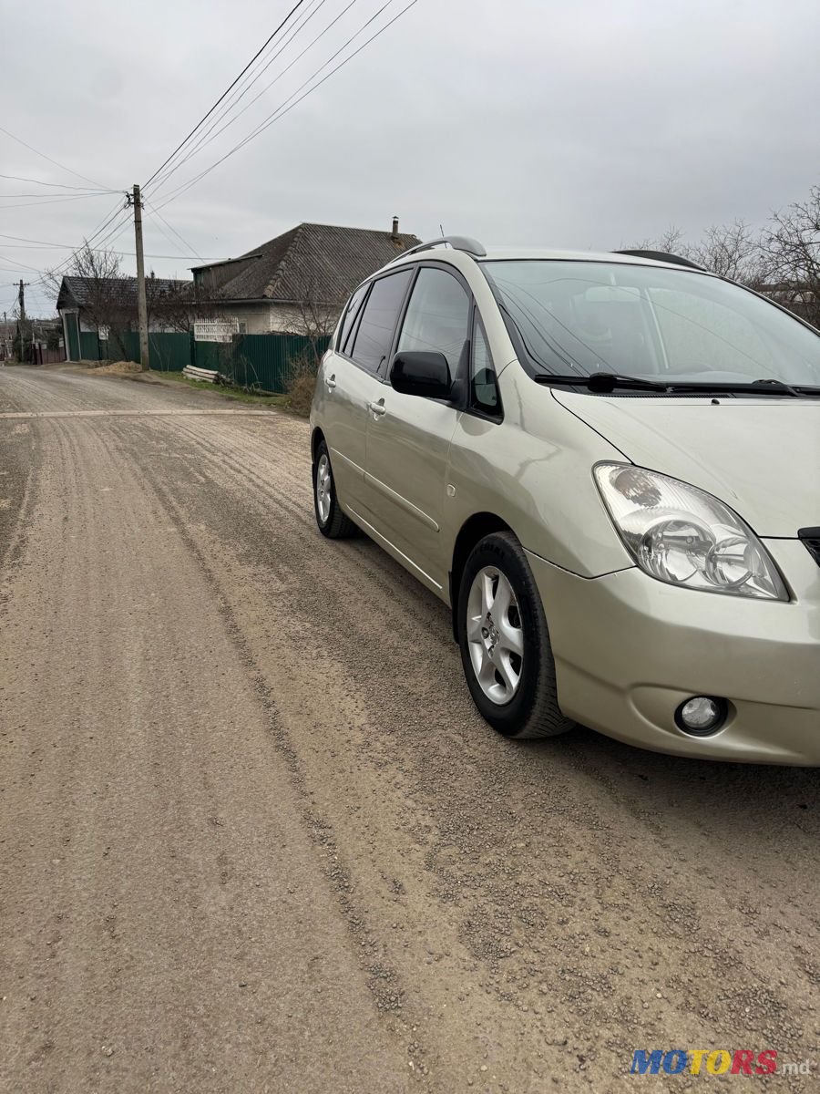 2002' Toyota Corolla Verso photo #2