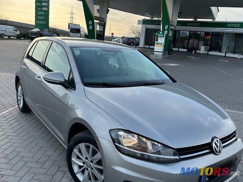 2017' Volkswagen Golf photo #2