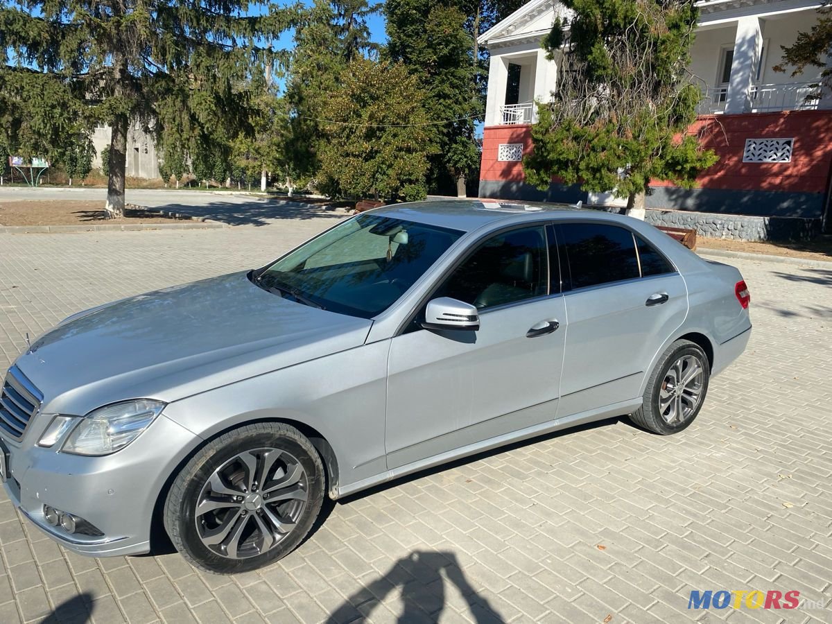 2010' Mercedes-Benz E-Class photo #3