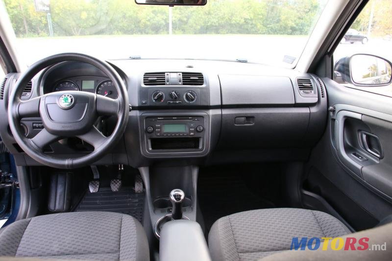 2011' Skoda Fabia photo #3