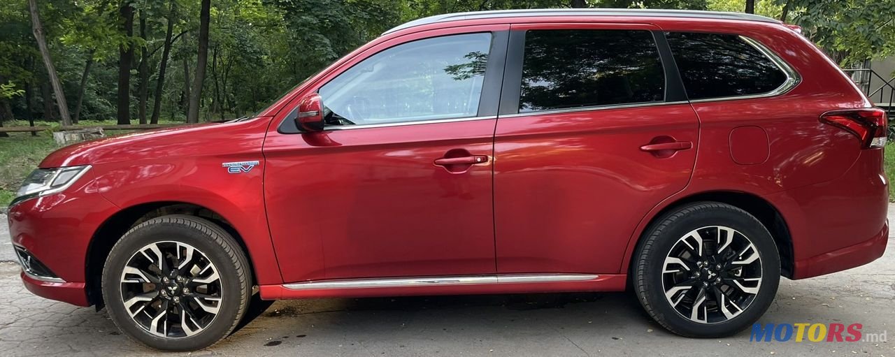 2016' Mitsubishi Outlander photo #3