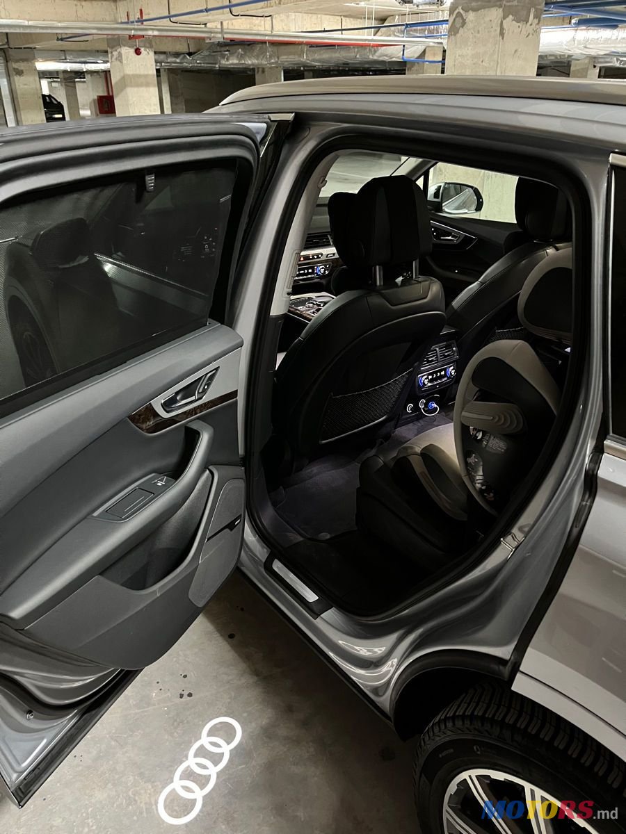 2019' Audi Q7 photo #5