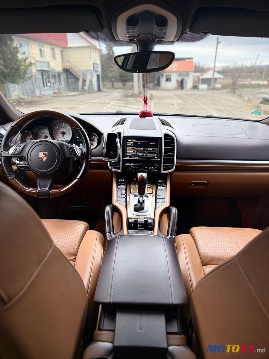 2013' Porsche Cayenne photo #6