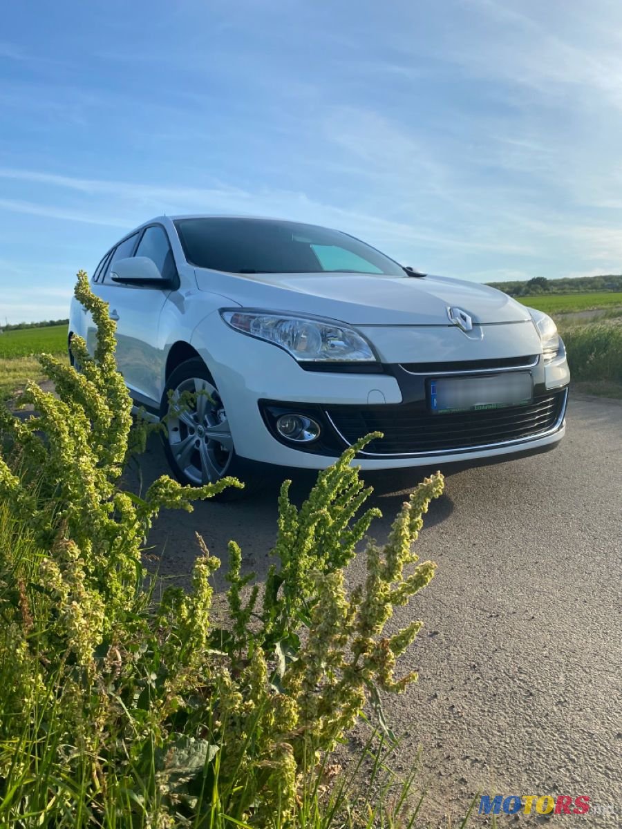2012' Renault Megane photo #1