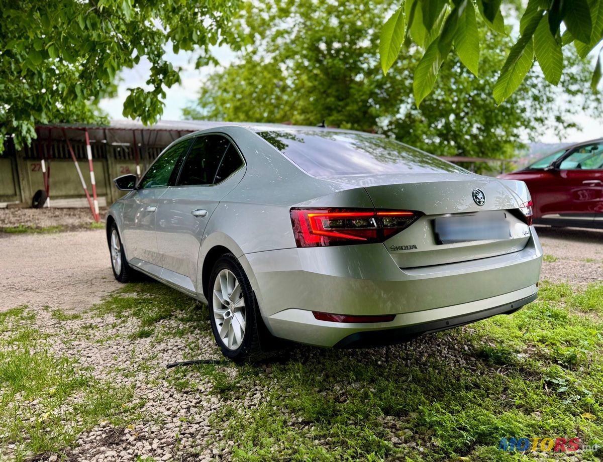 2019' Skoda Superb photo #3
