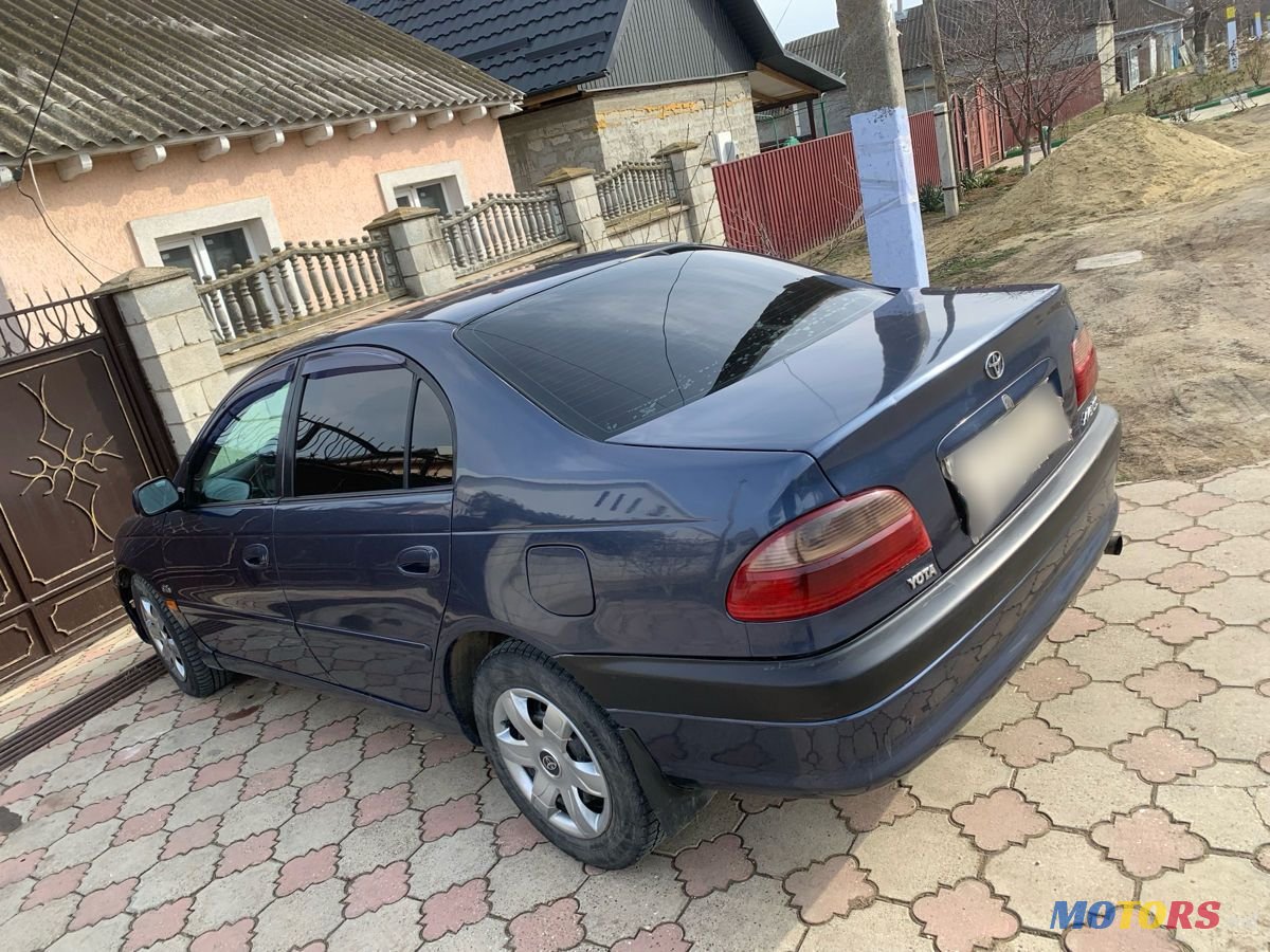 2001' Toyota Avensis photo #2