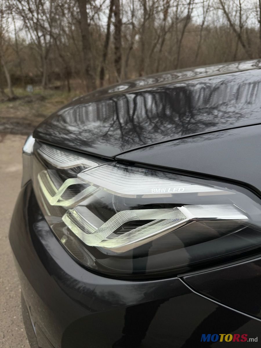 2020' BMW 5 Series photo #3