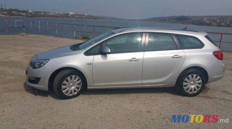 2013' Opel Astra photo #4