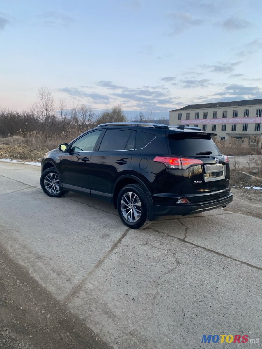 2016' Toyota RAV4 photo #2