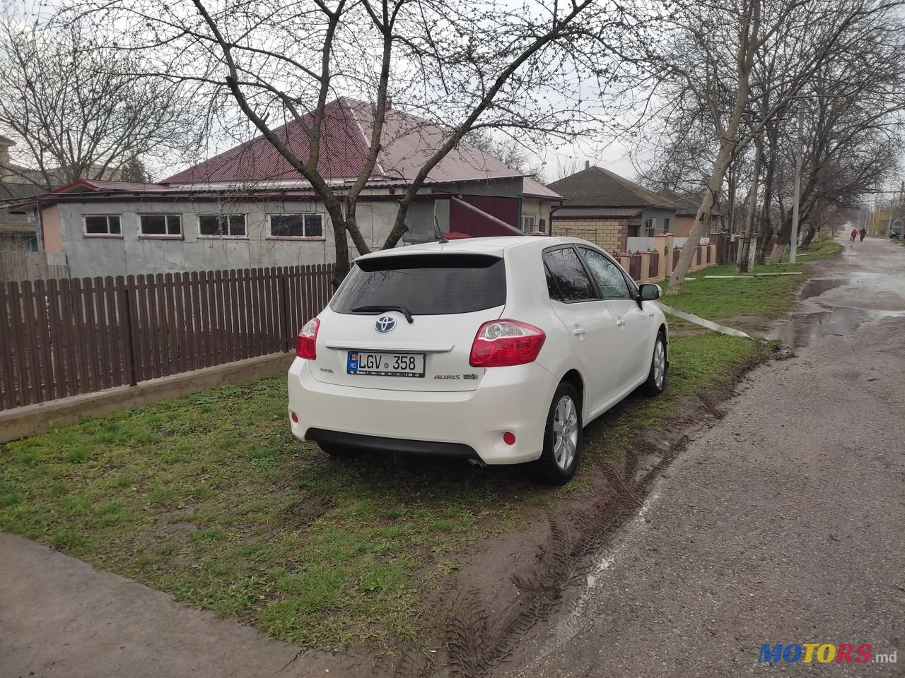 2011' Toyota Auris photo #6