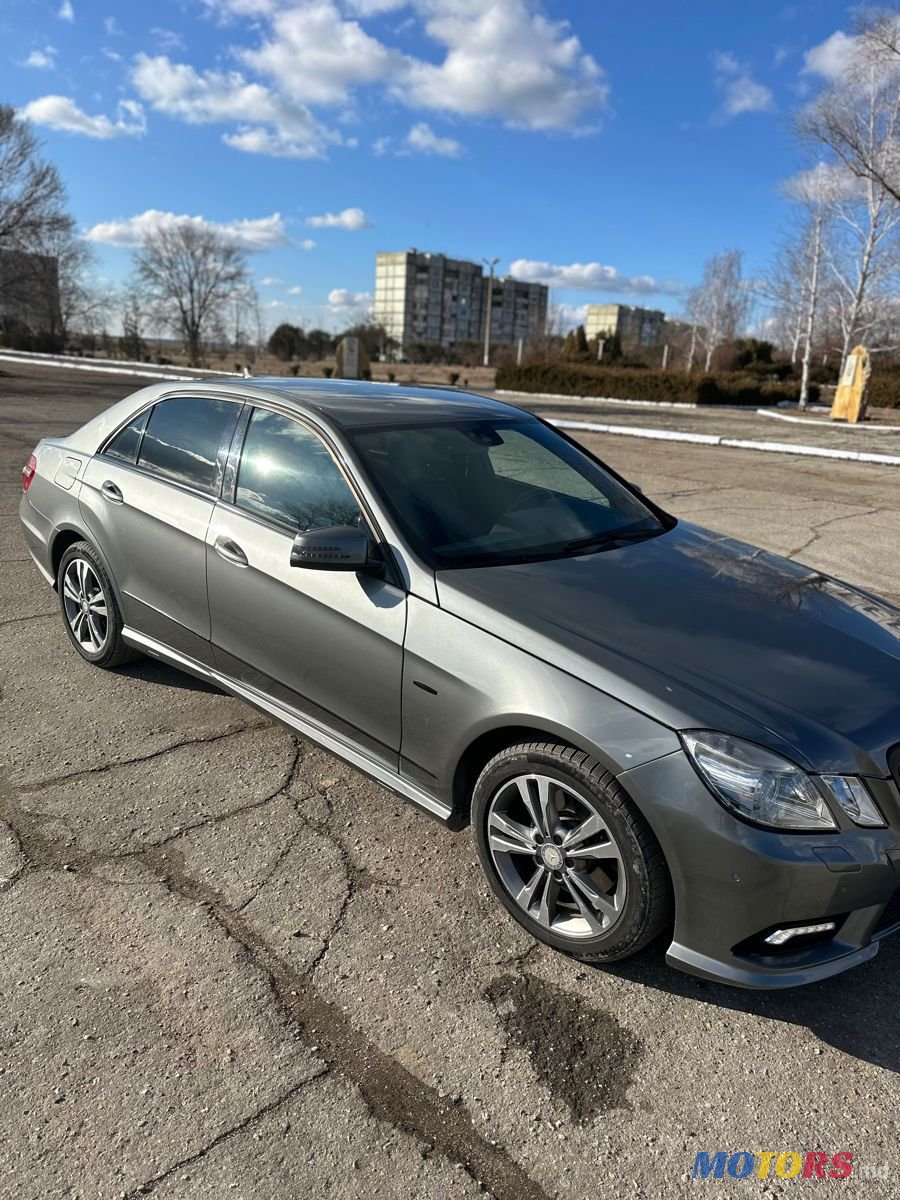 2010' Mercedes-Benz E-Class photo #2