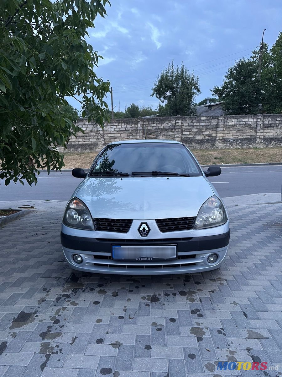 2002' Renault Clio photo #2