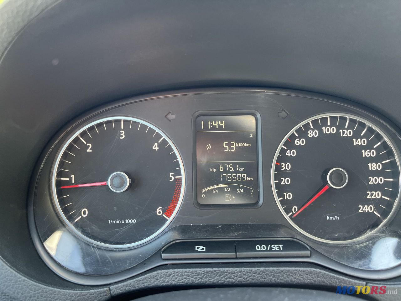 2011' Volkswagen Polo photo #6