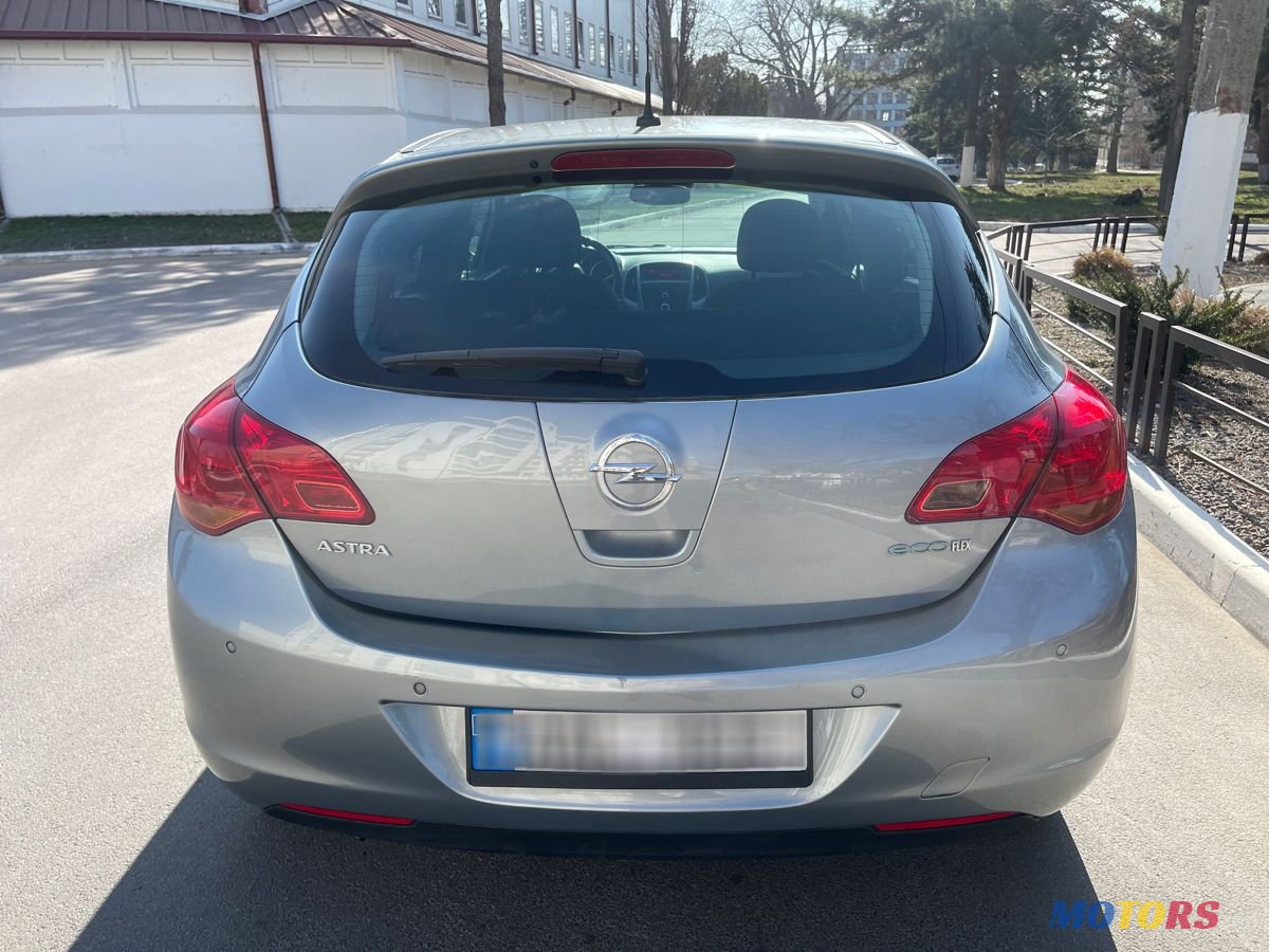 2011' Opel Astra photo #4