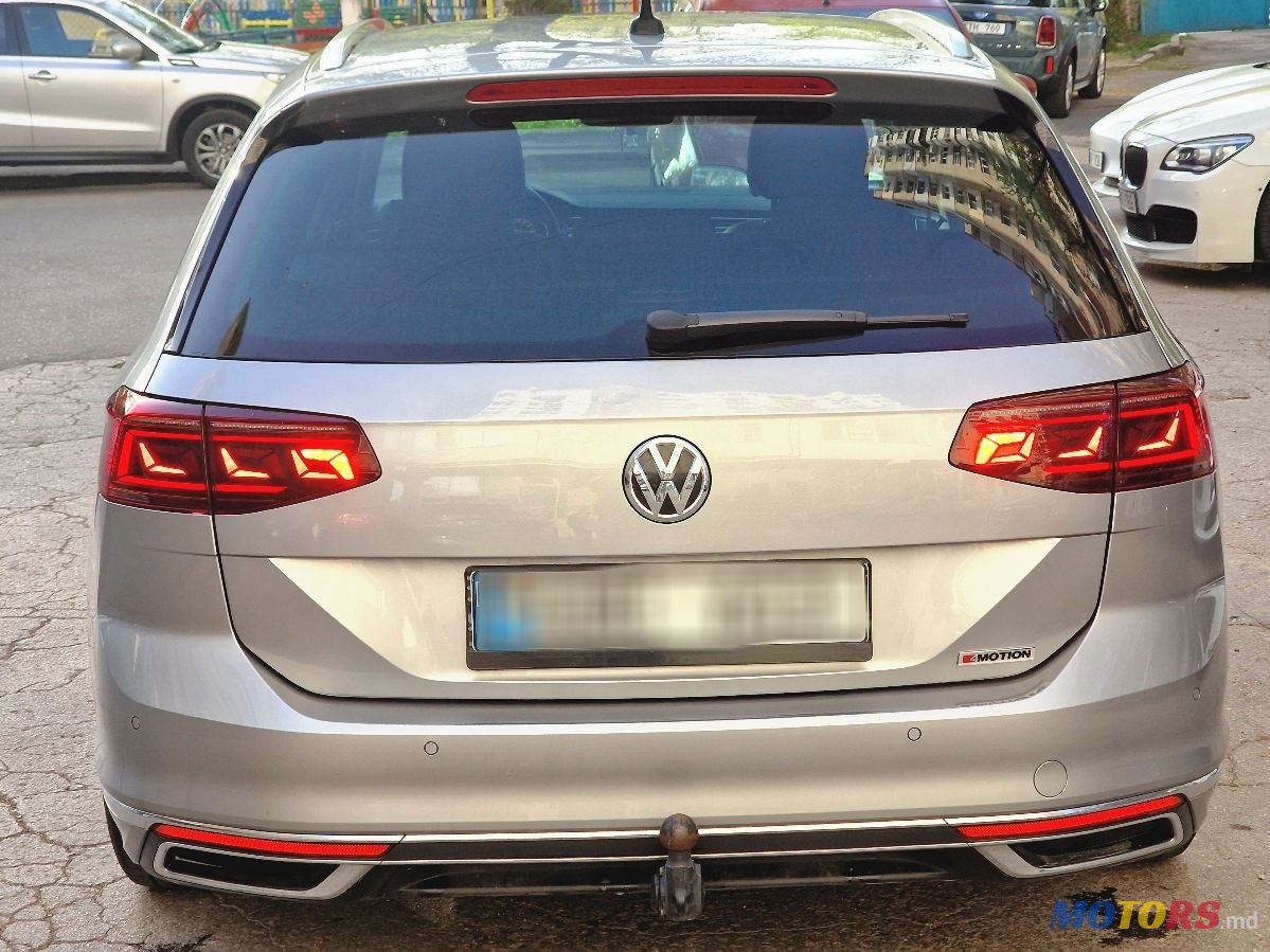 2020' Volkswagen Passat photo #6