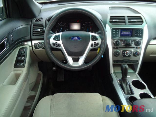 2012' Ford Explorer photo #3