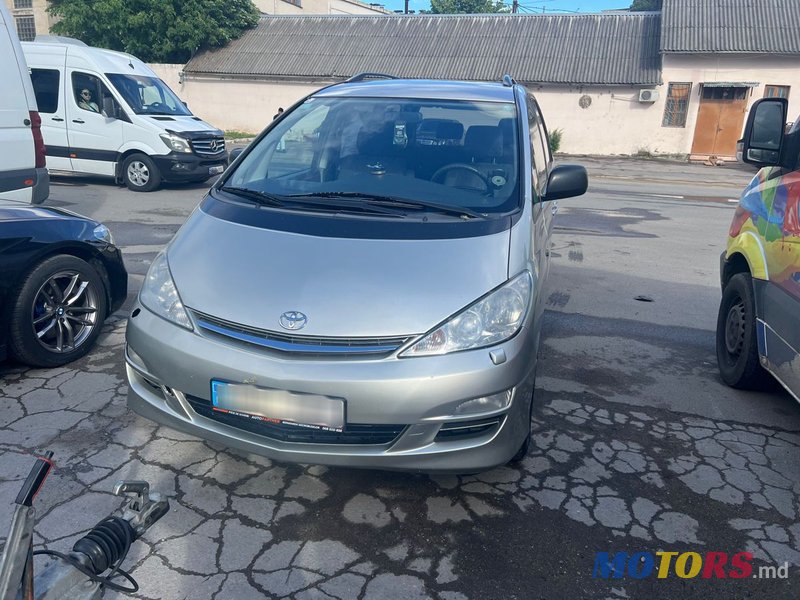 2003' Toyota Previa photo #1