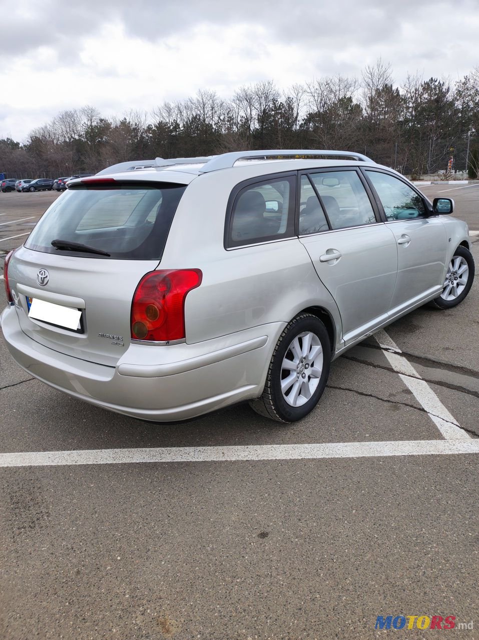 2004' Toyota Avensis photo #1