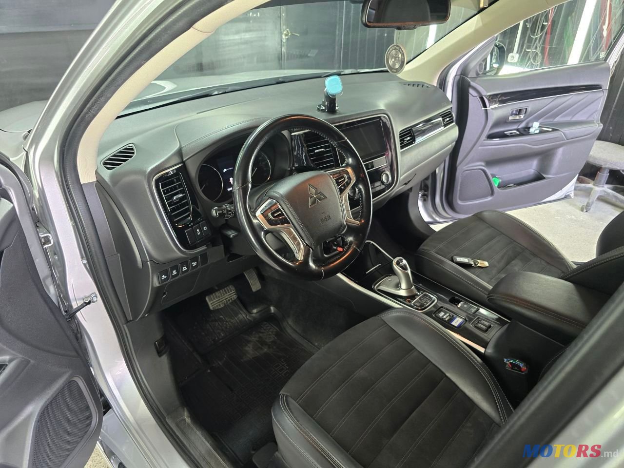 2018' Mitsubishi Outlander photo #5