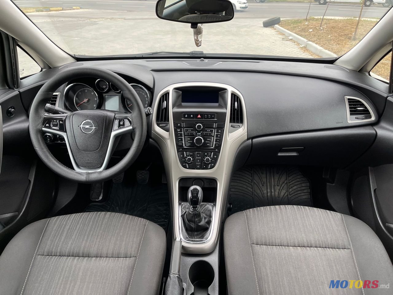 2011' Opel Astra photo #5