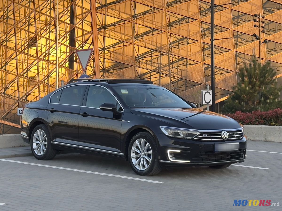 2015' Volkswagen Passat photo #3