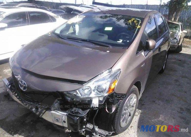 2016' Toyota Prius v photo #1