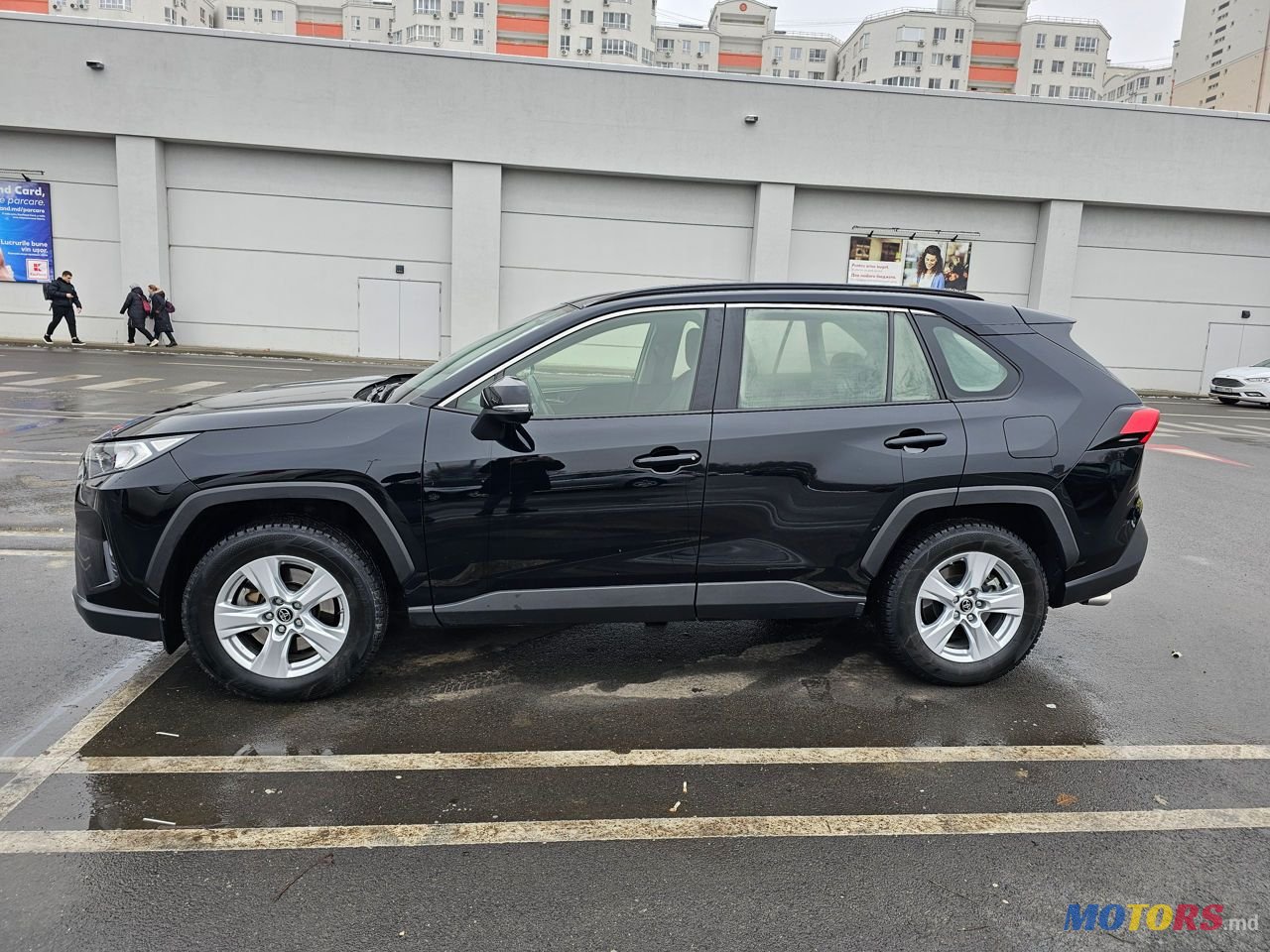 2019' Toyota RAV4 photo #2