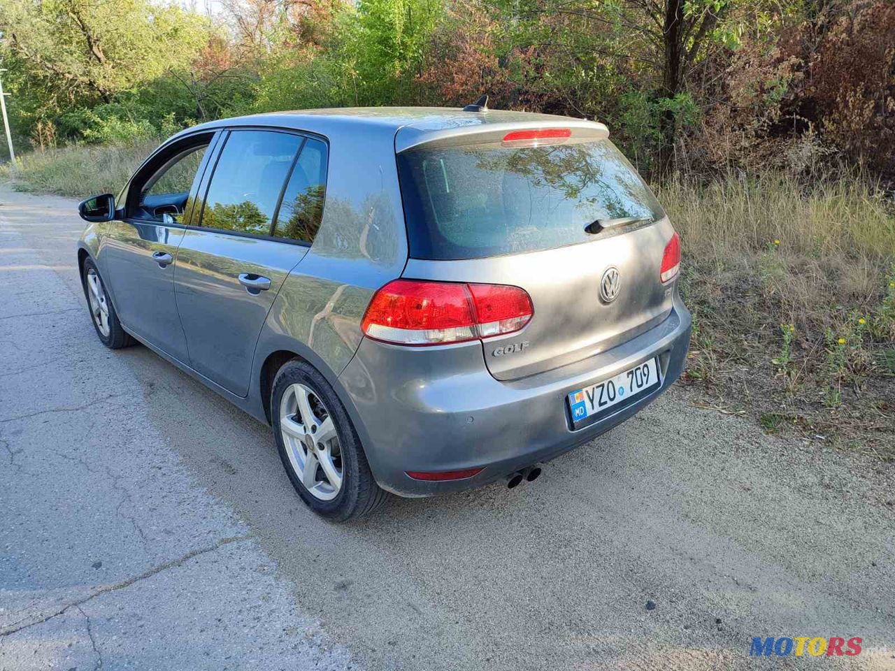 2010' Volkswagen Golf photo #2