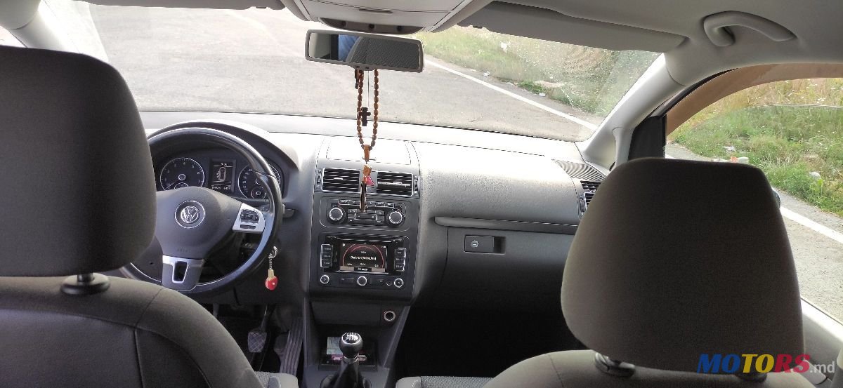 2011' Volkswagen Touran photo #6
