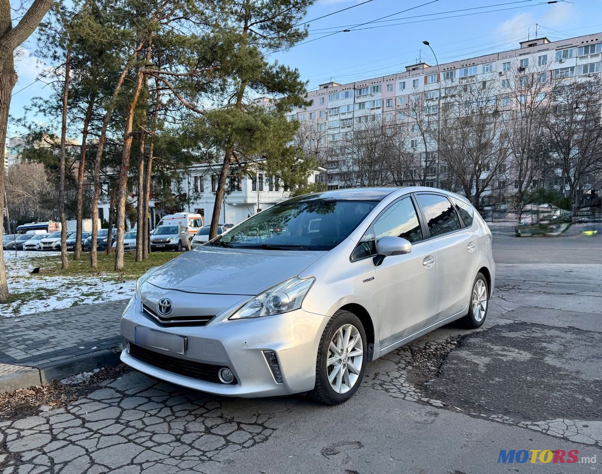 2013' Toyota Prius + photo #1