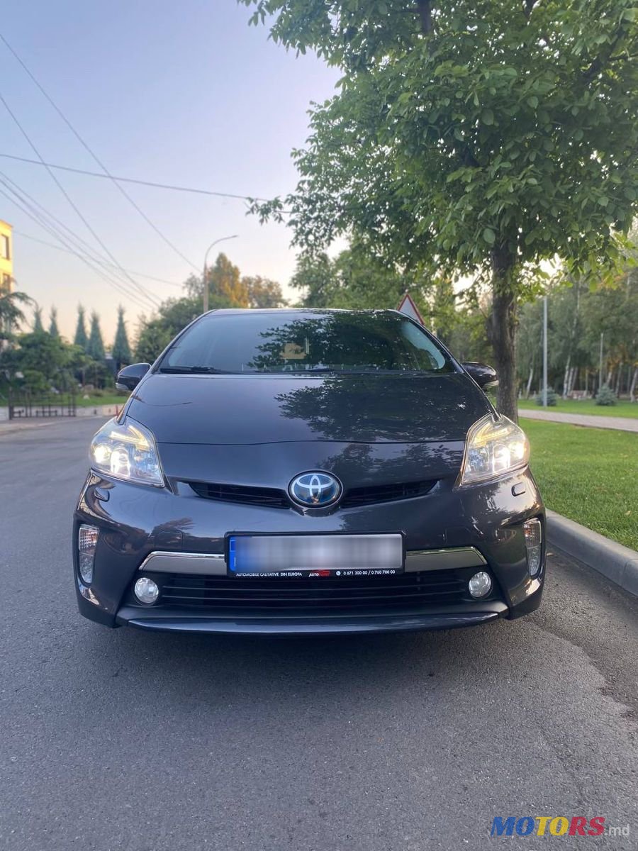 2013' Toyota Prius photo #2