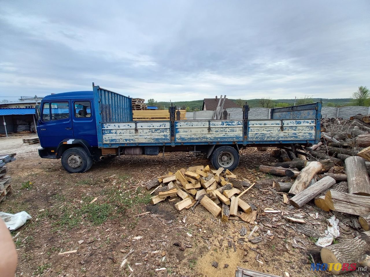 1988' Mercedes-Benz 1317 photo #1