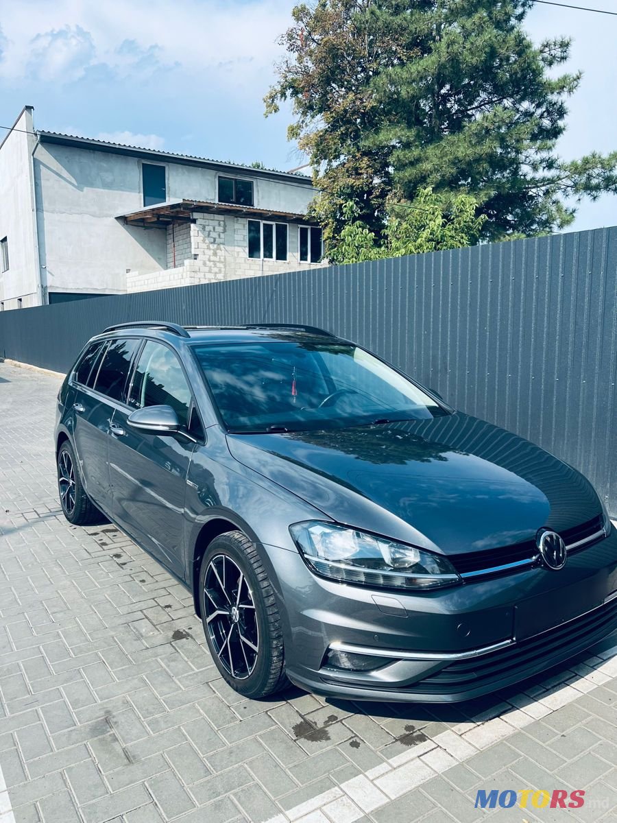 2017' Volkswagen Golf photo #1