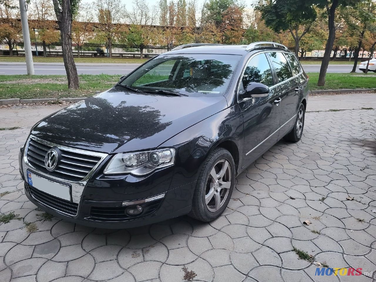 2010' Volkswagen Passat photo #2