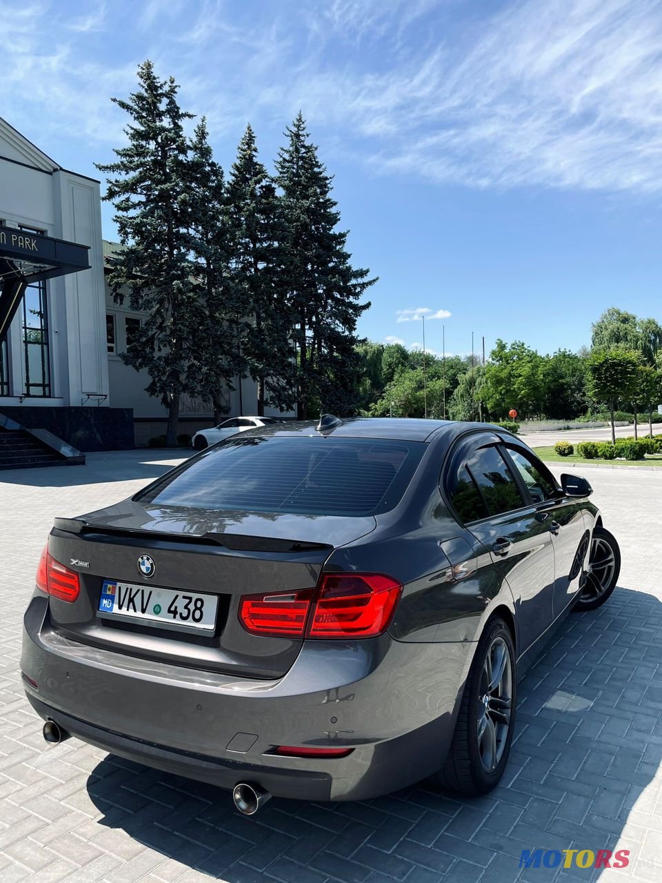 2013' BMW 3 Series photo #1